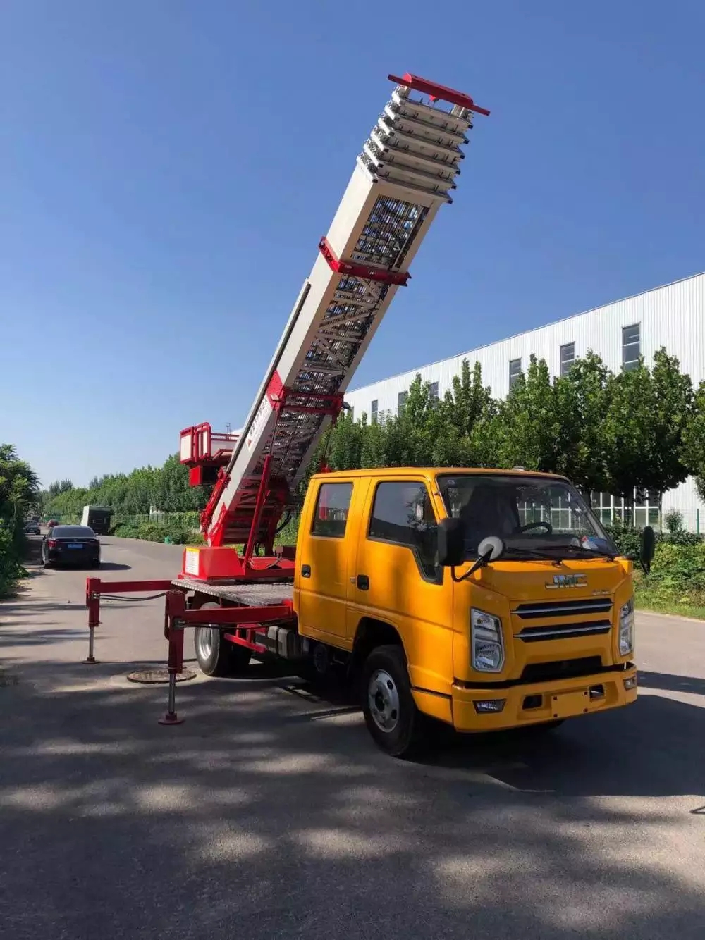 娄底附近的云梯车出租服务：轻松解决高空作业需求